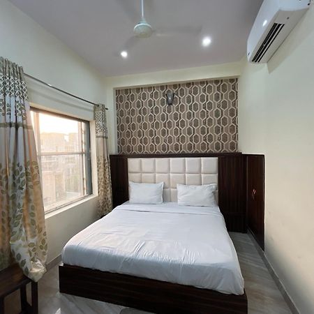 Hotel Snow White Budget Family Rooms - In House Parking - 5G Wifi- Gyser Facility Tājganj Dış mekan fotoğraf