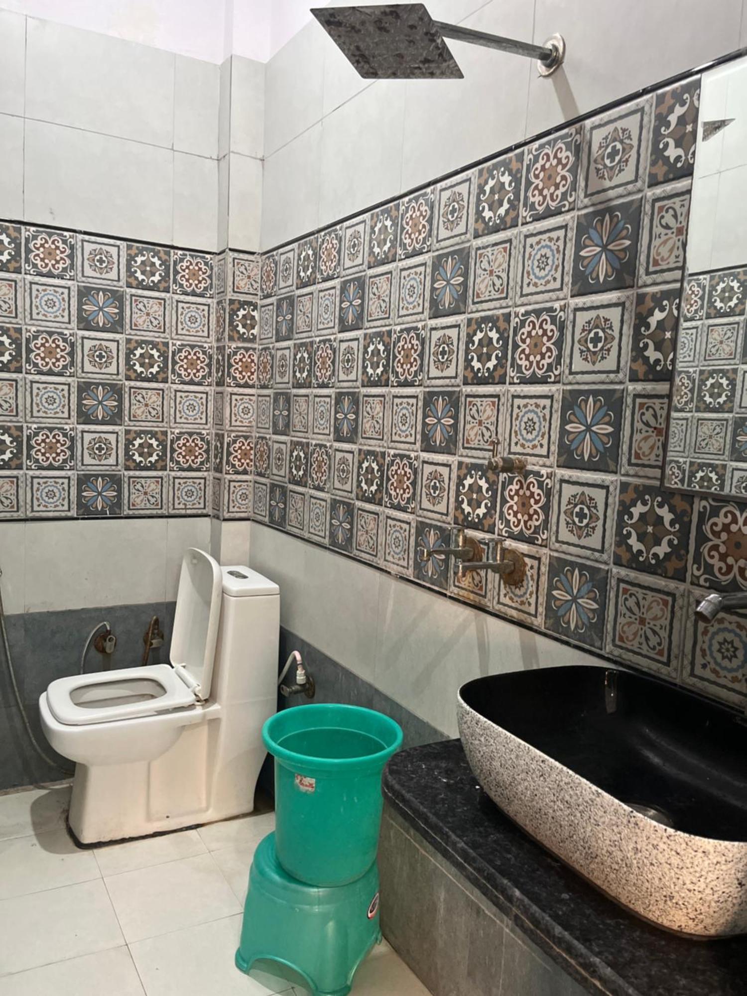 Hotel Snow White Budget Family Rooms - In House Parking - 5G Wifi- Gyser Facility Tājganj Dış mekan fotoğraf