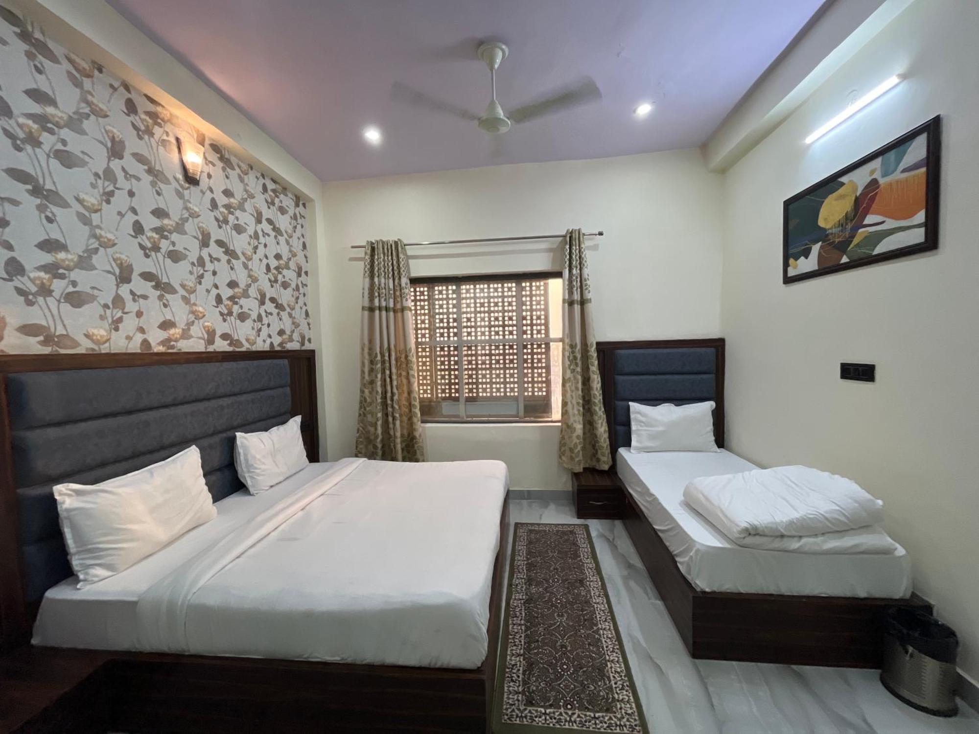 Hotel Snow White Budget Family Rooms - In House Parking - 5G Wifi- Gyser Facility Tājganj Dış mekan fotoğraf