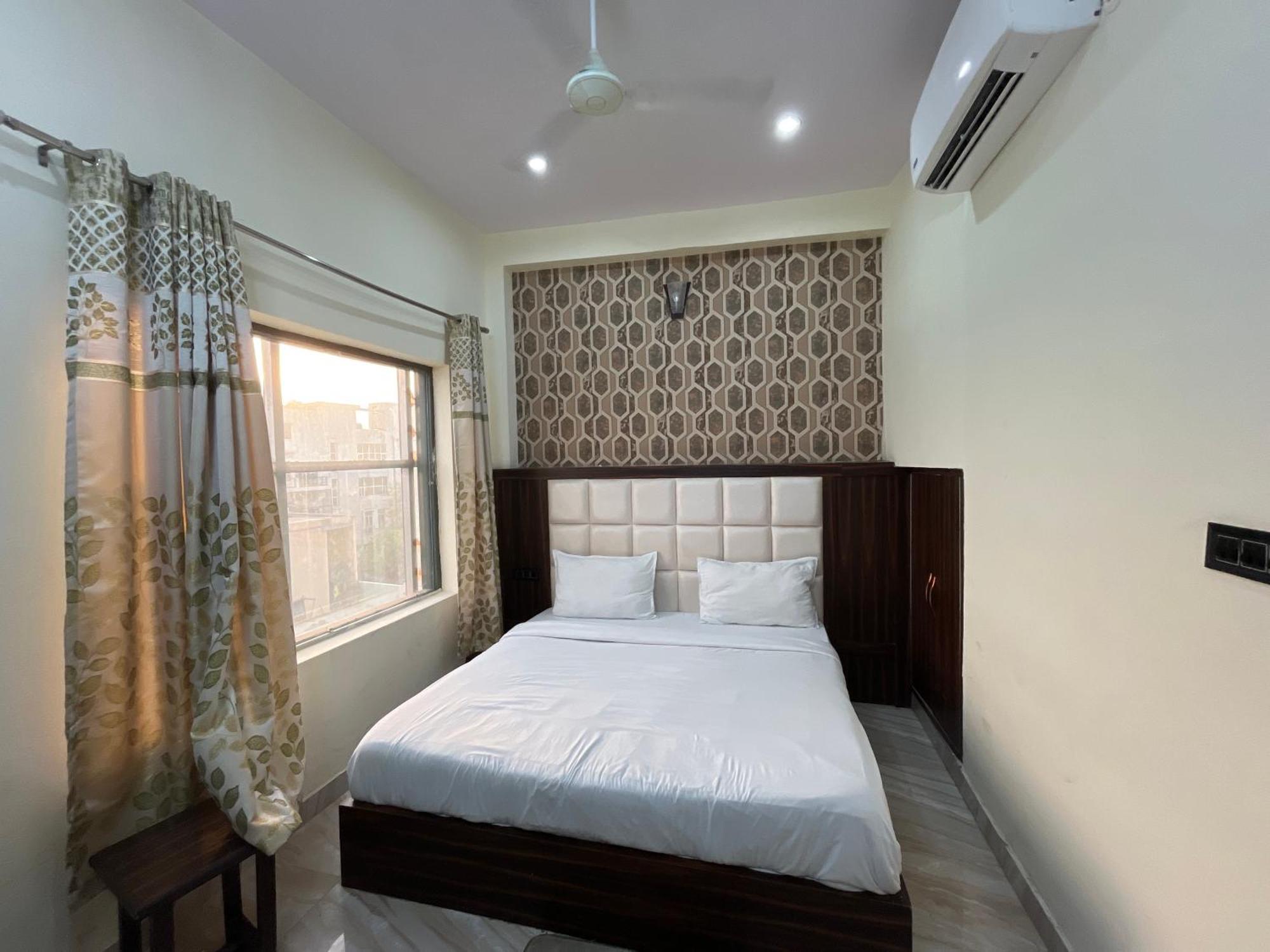Hotel Snow White Budget Family Rooms - In House Parking - 5G Wifi- Gyser Facility Tājganj Dış mekan fotoğraf